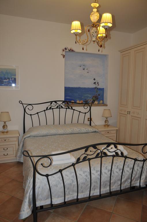 Viola Di Mare Rooms And Parking Термоли Стая снимка